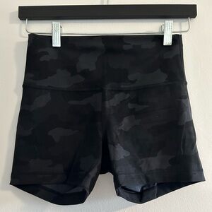 Lululemon Wunder Train 4" Camo Short